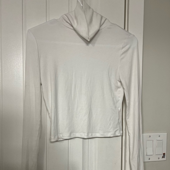 Aritzia Sunday Best crop top - Picture 2 of 3